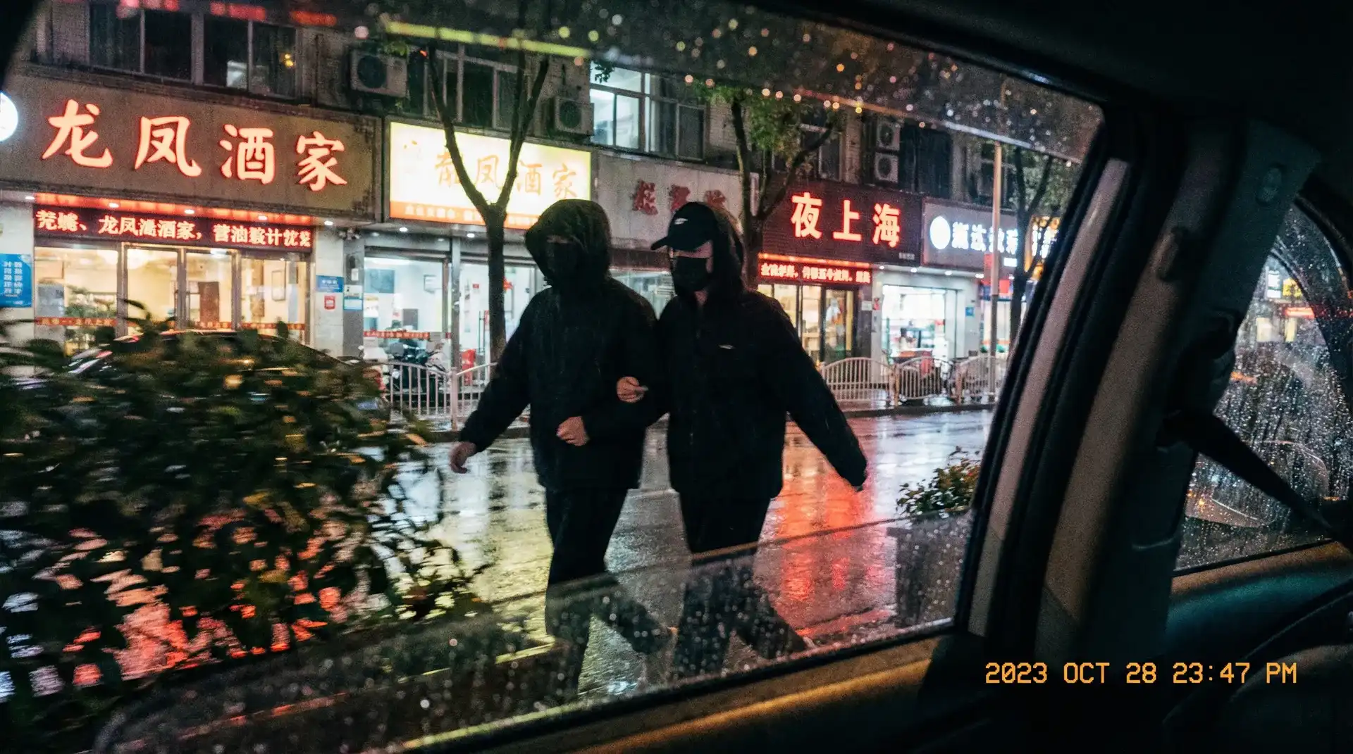 51视频 - 每日更新推荐，热门内容一站查看 - 顶流明星深夜密会现场抓拍照片